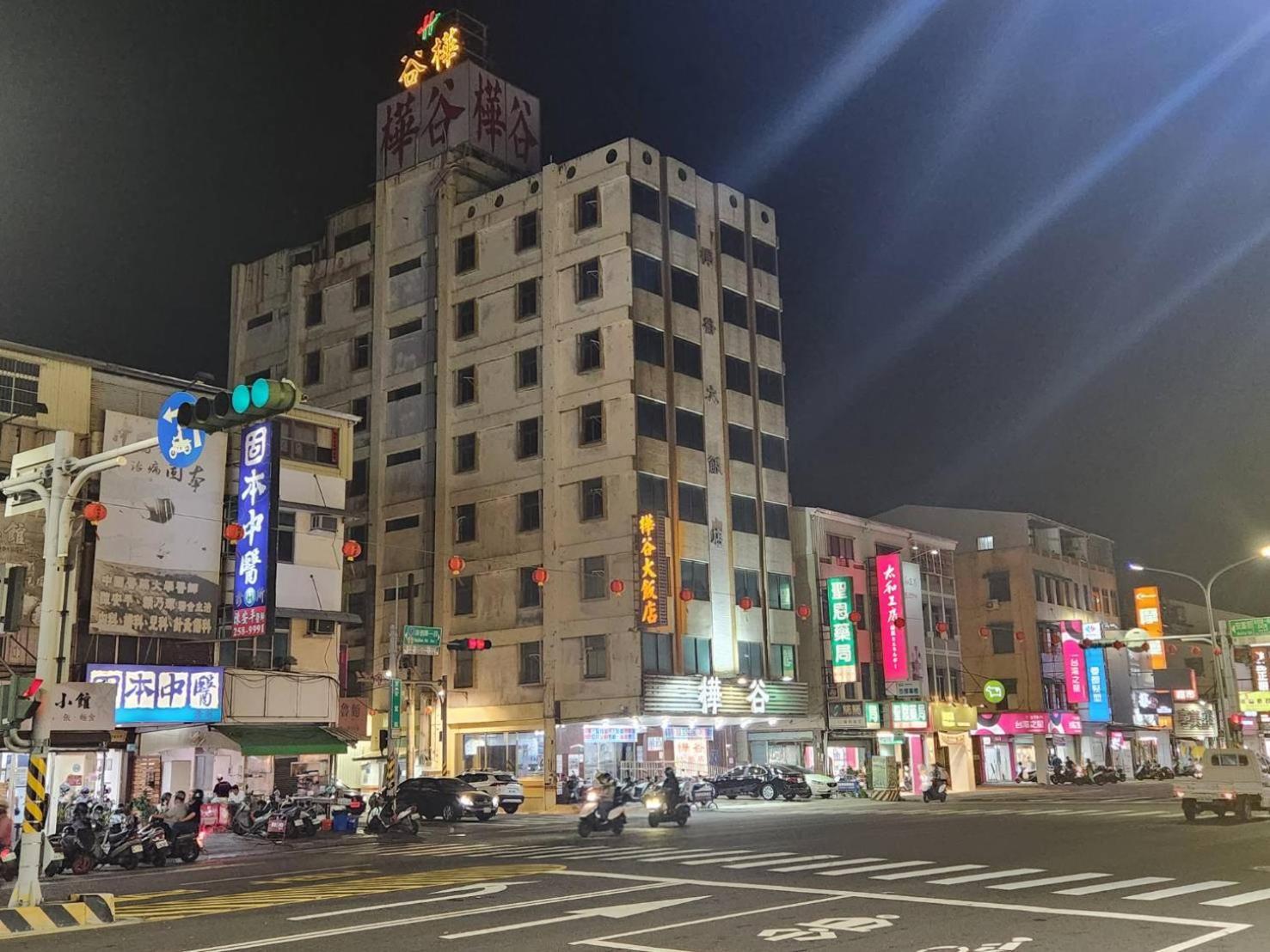 Hua Ku Hotel Tainan Eksteriør billede