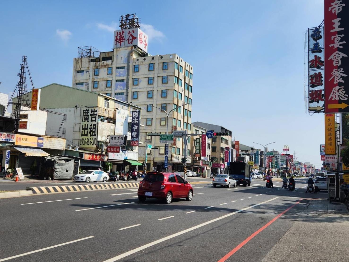Hua Ku Hotel Tainan Eksteriør billede